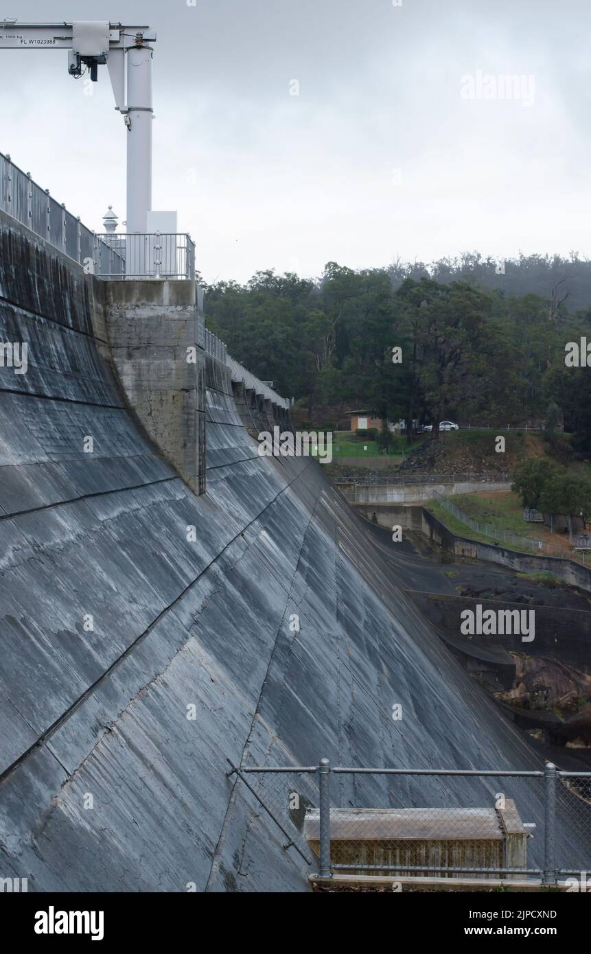 Mundaring Weir muro sezione Darling scarpa Golden Pipeline Heritage Trail Foto Stock