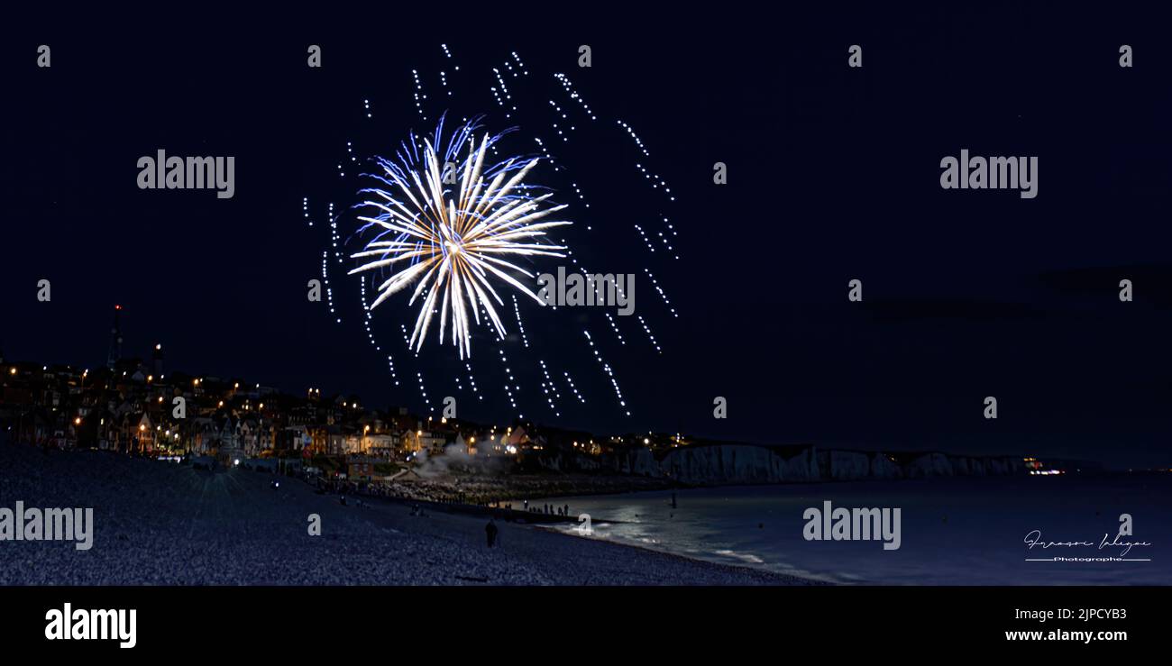 Feu d'artificio à Ault Carnevale le 14 juillet Foto Stock