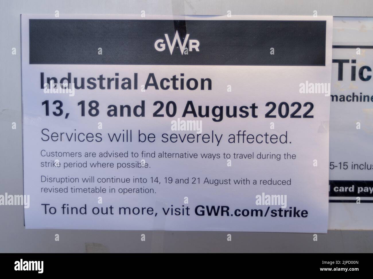 Slough, Berkshire, Regno Unito. 17th agosto, 2022. Un avviso di azione industriale alla stazione ferroviaria di Slough. I macchinisti saranno nuovamente in sciopero domani in una disputa sulla retribuzione e sulla prevista chiusura delle biglietterie. Credit: Maureen McLean/Alamy Live News Foto Stock