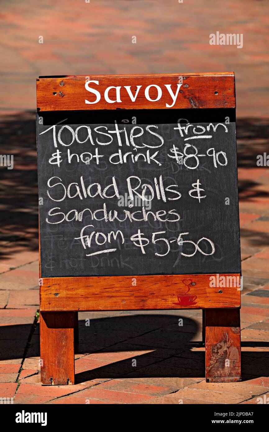 Ballarat Australia / il Savoy Coffee Lounge e' molto popolare tra la gente del posto e i visitatori. Foto Stock