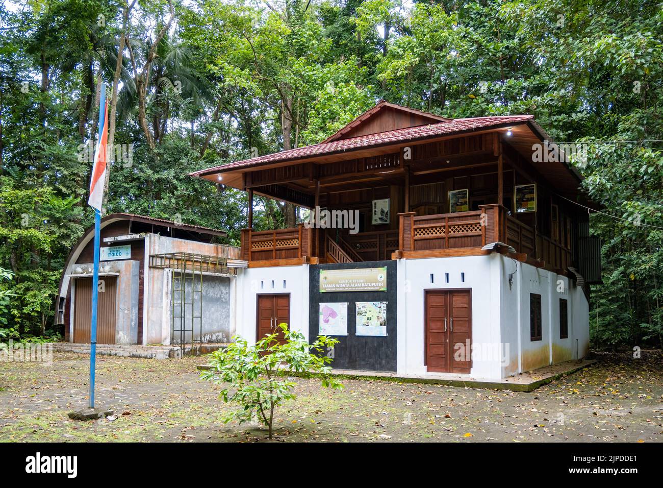 L'edificio principale del Parco Nazionale di Tangkoko e della Riserva Naturale. Sulawesi, Indonesia. Foto Stock