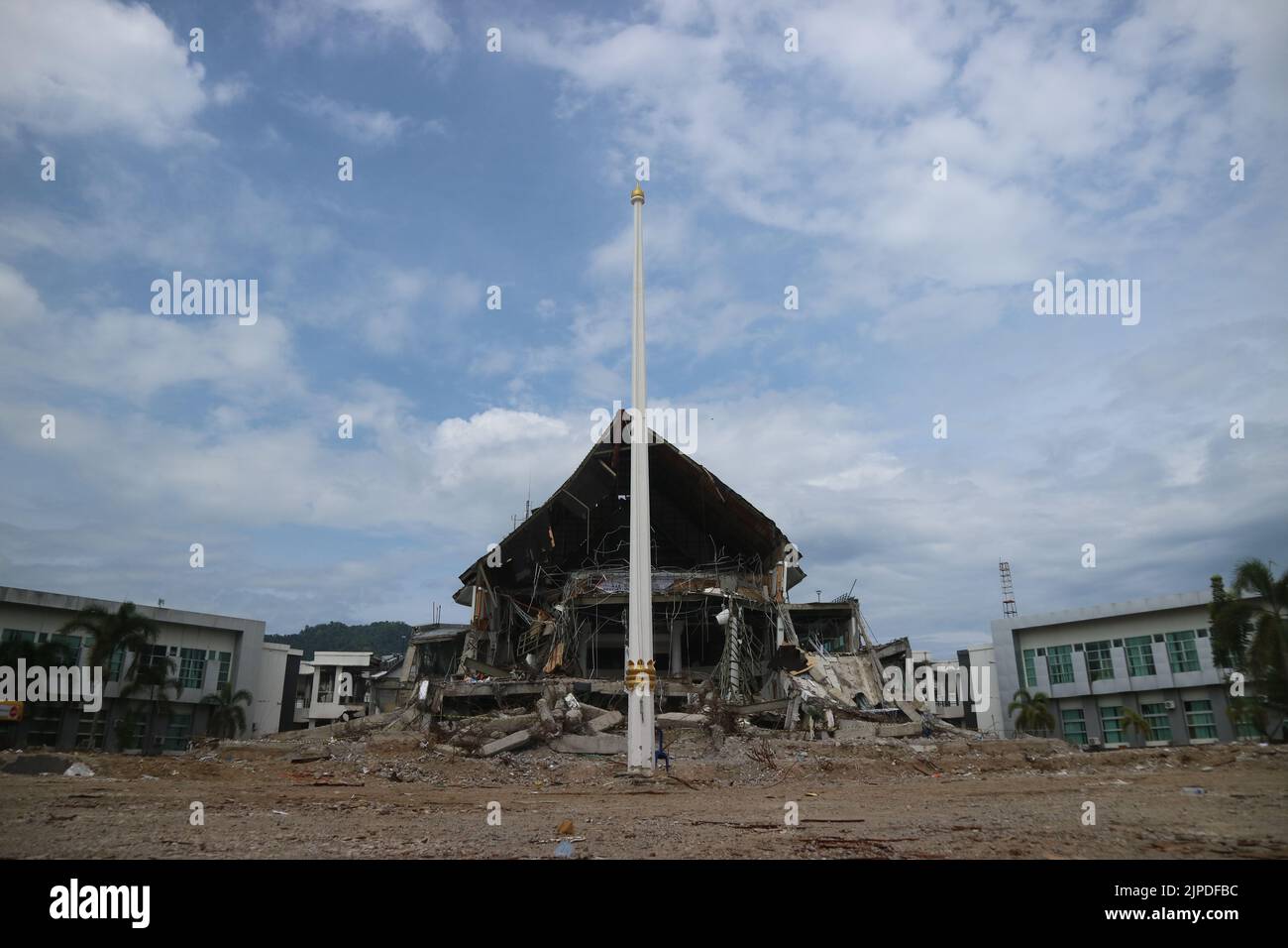 L'ufficio del governatore del Sulawesi occidentale è stato distrutto dal terremoto Foto Stock