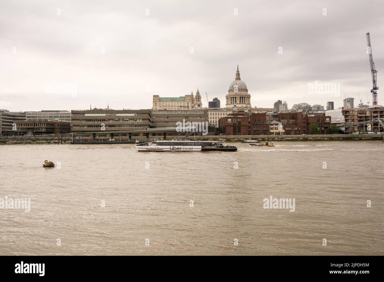 St Paul's Cathedral e la City of London School sulla northbank del Tamigi, Londra, Inghilterra, Regno Unito Foto Stock