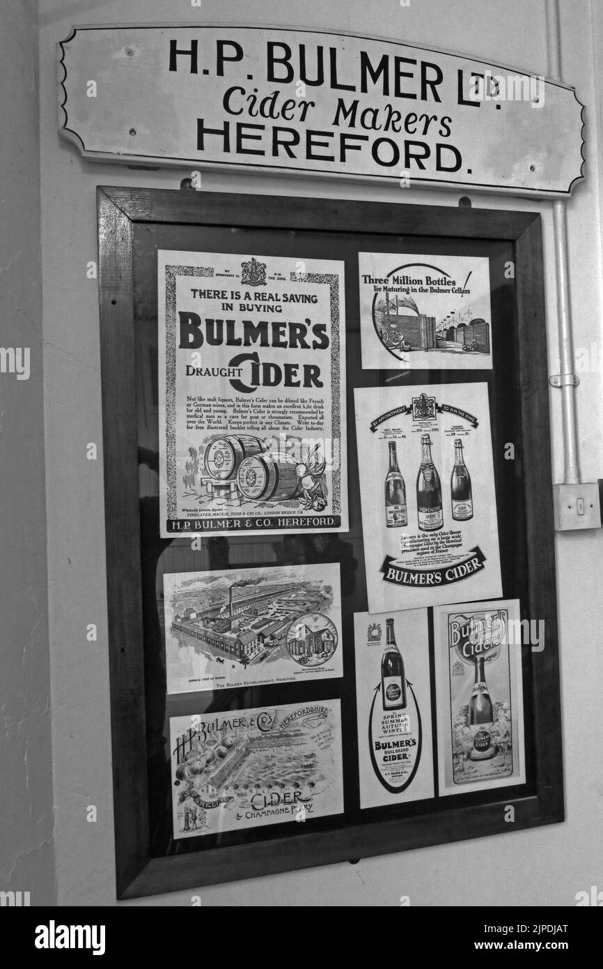 Storico HP Bulmer di Hereford, annunci pubblicitari e poster dei produttori di sidro Foto Stock