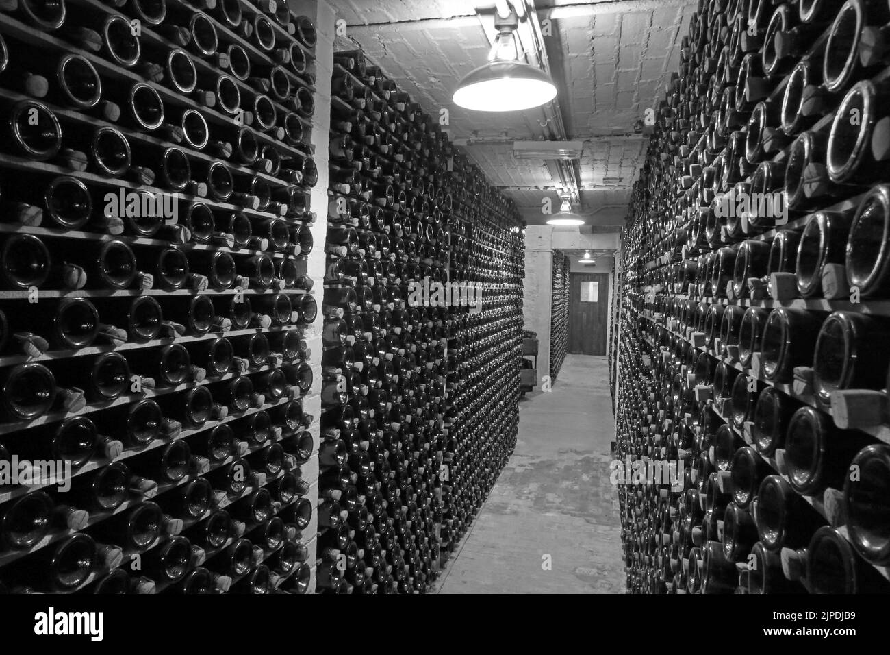 Cantina di imbottigliamento sidro, per Pomagne a Bulmers Cider, Hereford, Herefordshire, Inghilterra, Regno Unito, in bianco e nero Foto Stock