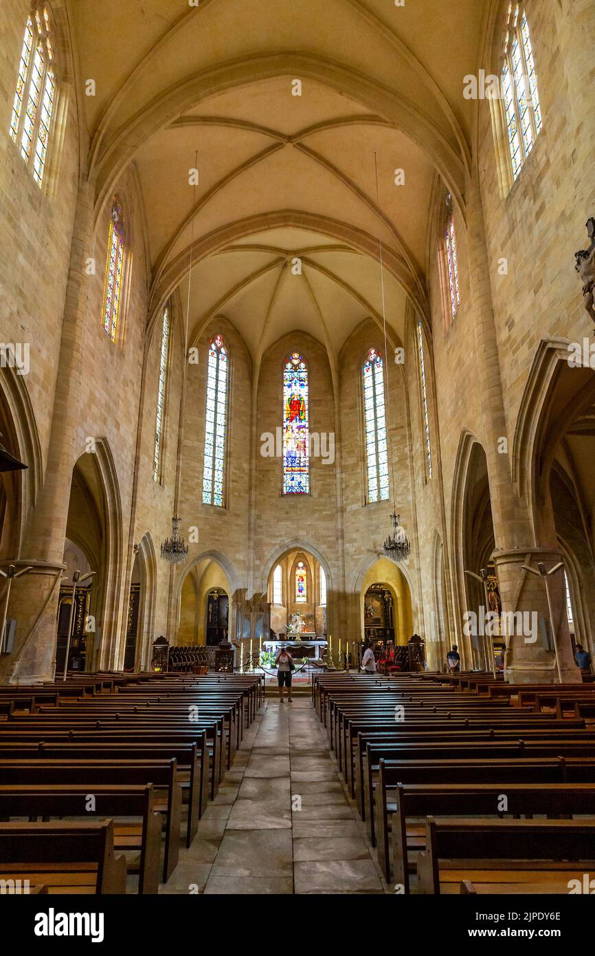 (C) Denis TRASFI / MAXPPP - à Sarlat-la-Canéda le 16-08-2022 - la nef de la Cathédrale Saint-Sacerdos Foto Stock