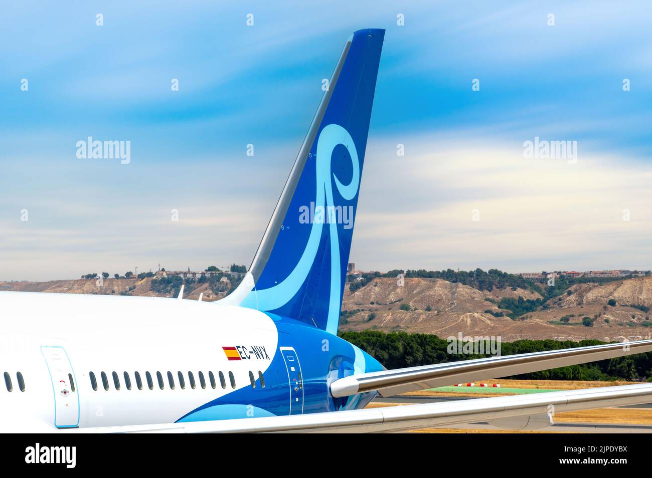 Logo di Norse Atlantic Airways sulla coda di un aereo visto in un aeroporto spagnolo Foto Stock