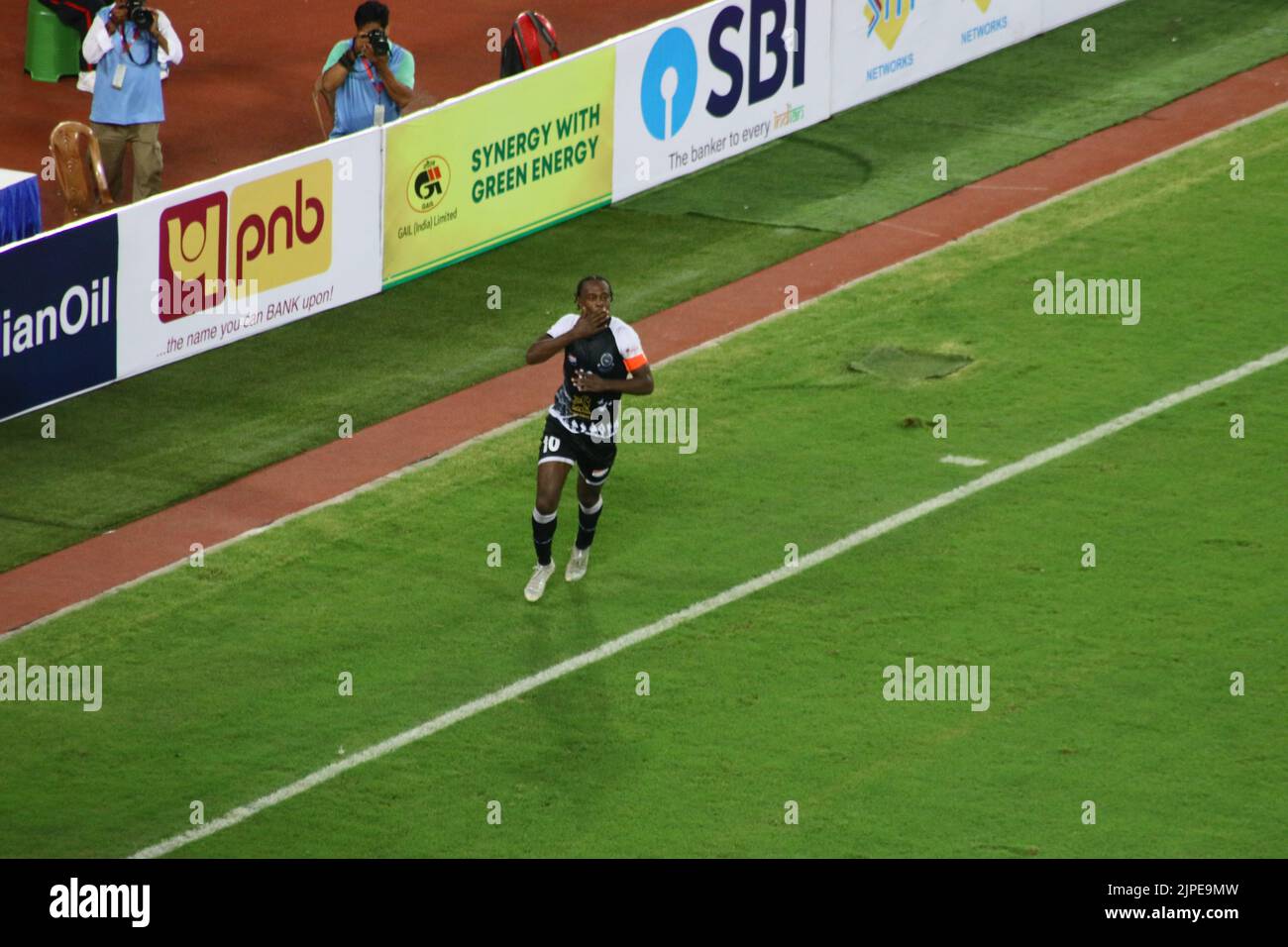 Kolkata, Bengala Occidentale, India. 16th ago, 2022. Mohammedan SC con la maglia Black & White ha giocato contro il FC Goa per la partita n. 1 del gruppo A nell'edizione 131st della Coppa Durand 2022 giocata allo stadio VYBK (Vivekananda Yuba Bharati Kirrangan) di Kolkata il 16-08-2022.Mohammedan SC Beat FC Goa 3-1 (Credit Image: © Dipa Chakraorty/Pacific Press via ZUMA Press Wire) Foto Stock