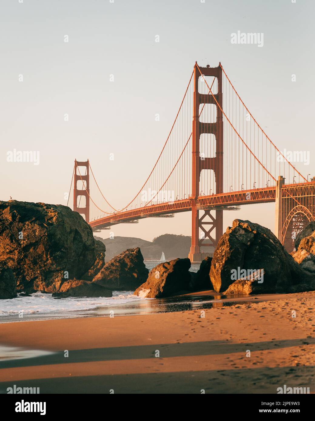 Il Golden Gate Bridge da Marshalls Beach, San Francisco, California Foto Stock