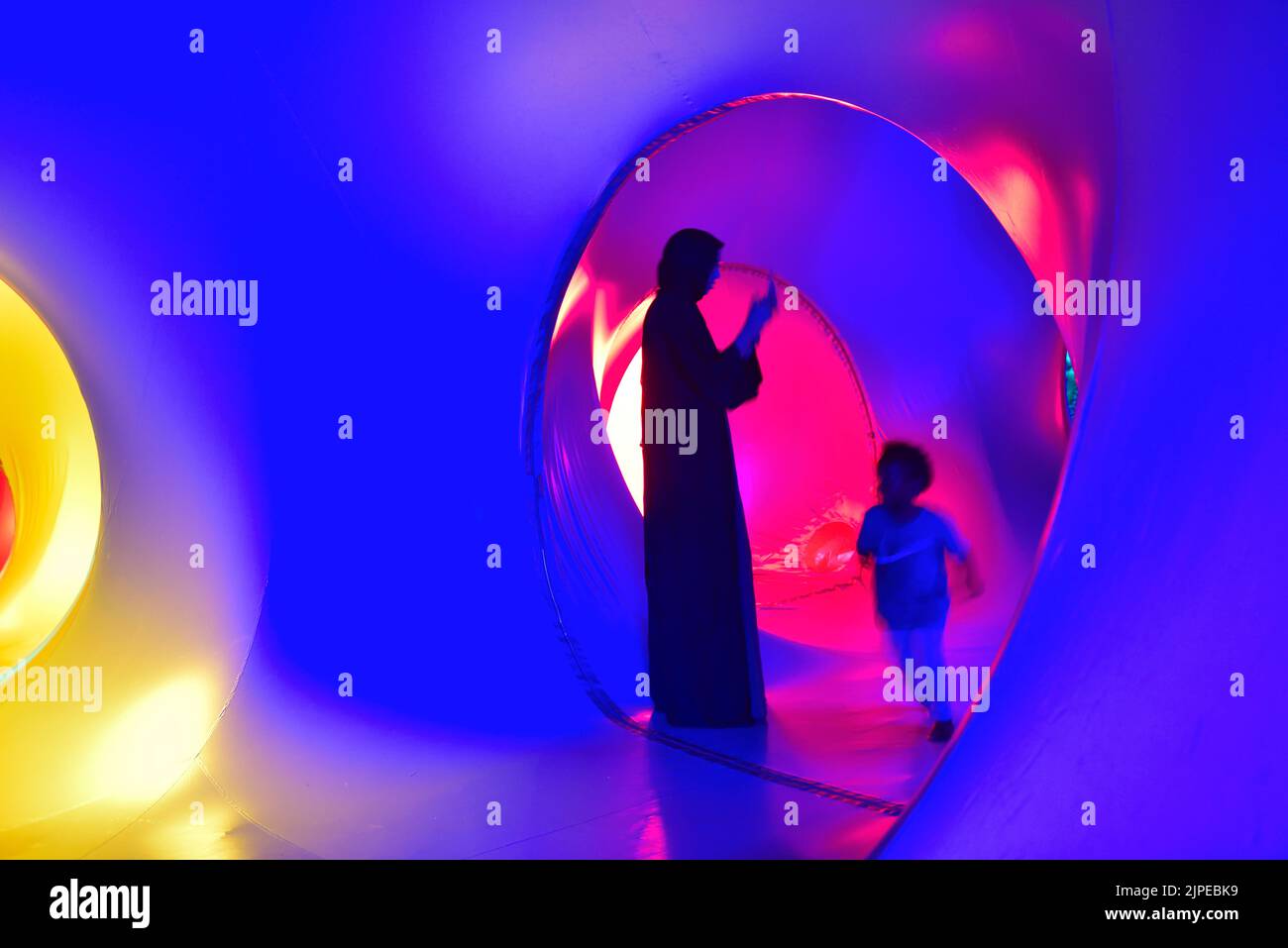 Luminarium. Struttura di costruzione temporanea gonfiabile come arte che mostra la luce e lo spazio in modi astratti, Bristol Light Festival, UK Foto Stock