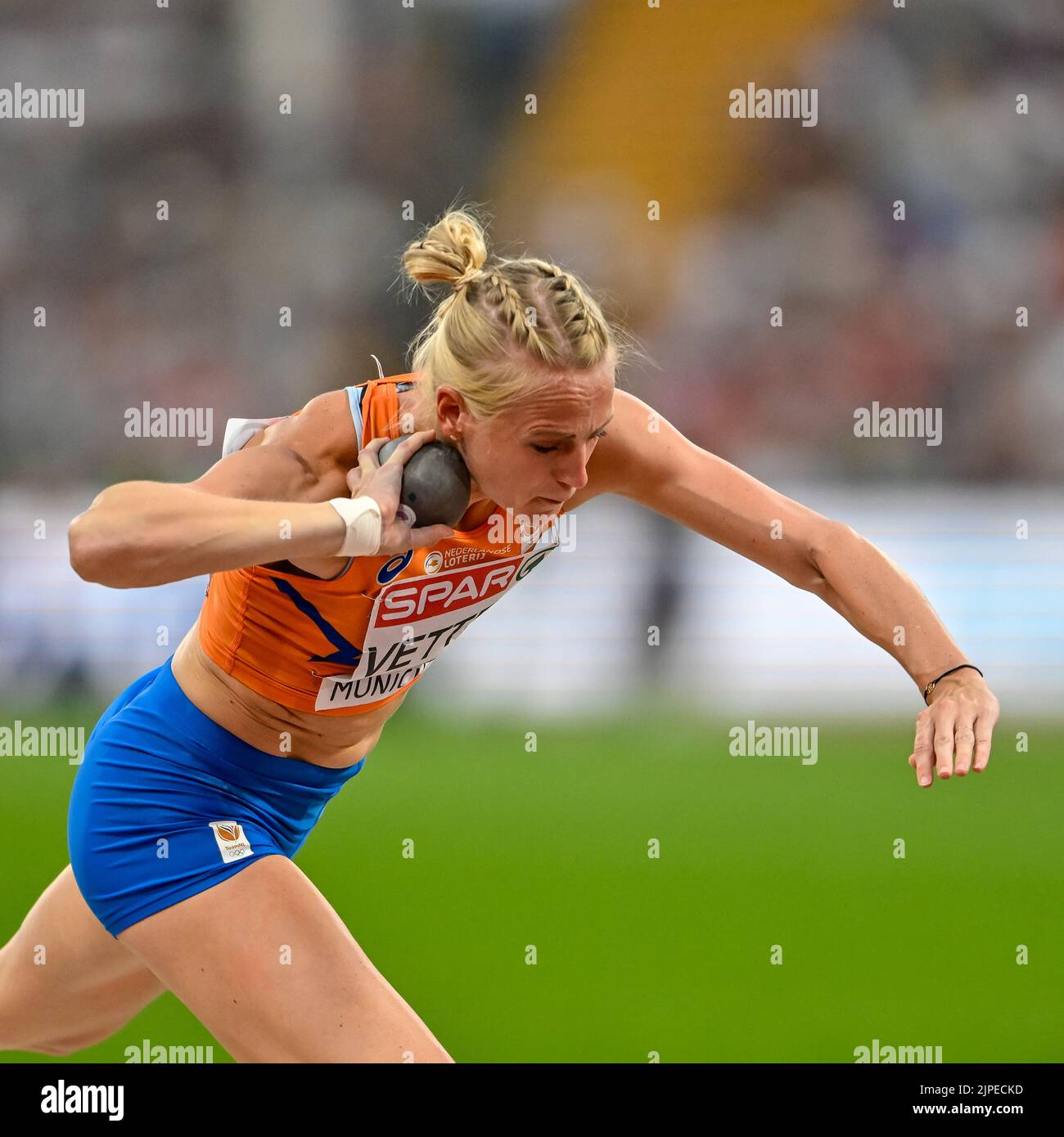 Lancio del peso di eptathlon femminile gruppo a immagini e fotografie
