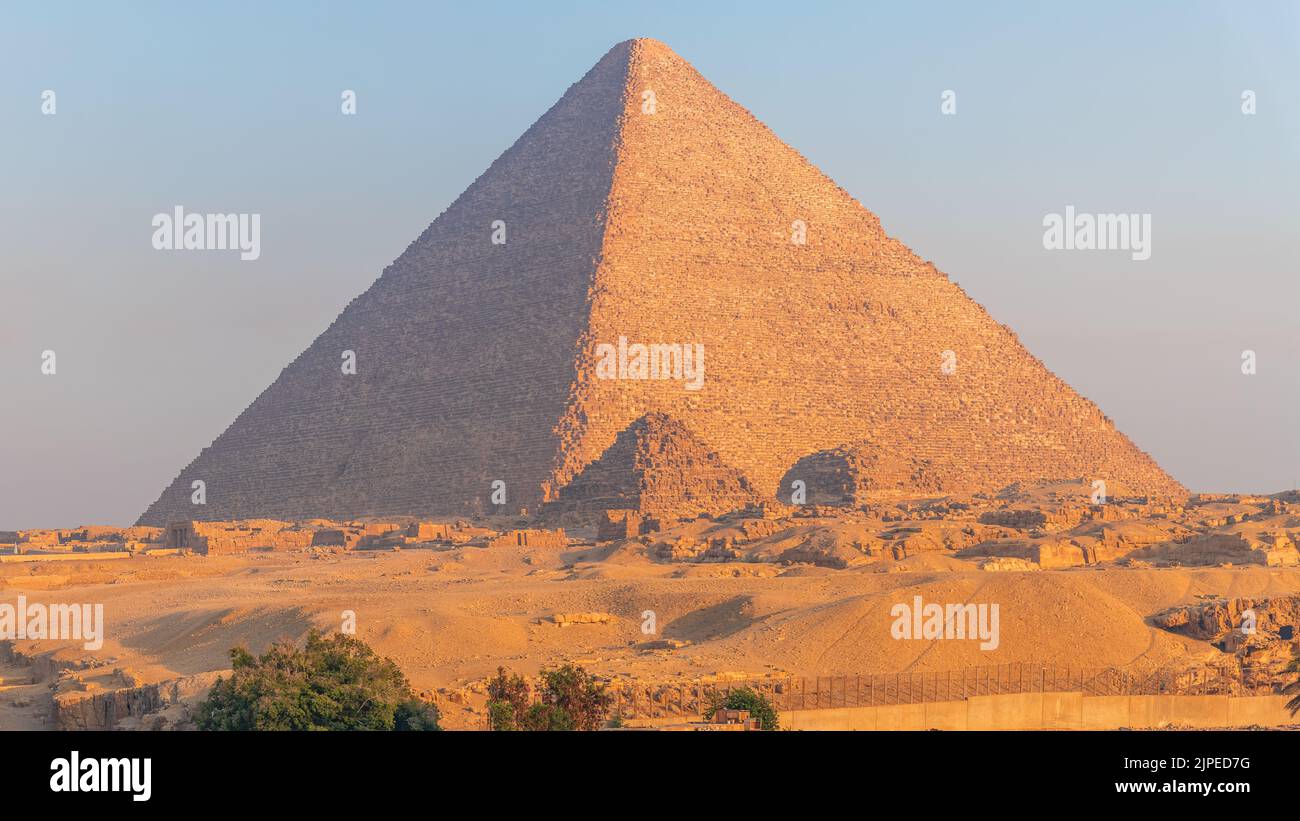 Alba alla piramide di Cheops, Giza, Egitto Foto Stock