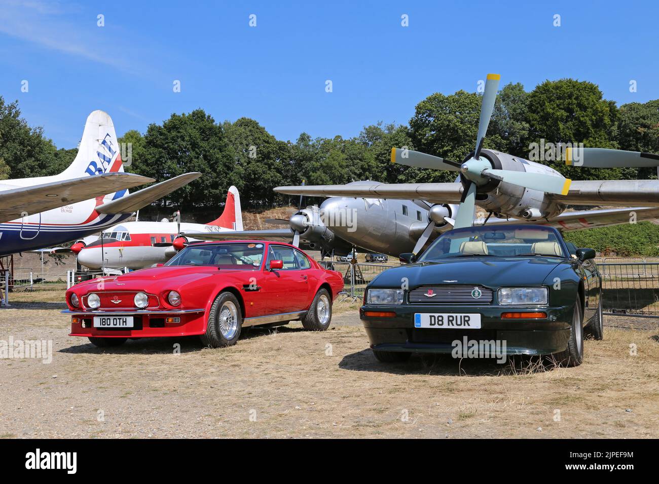 Aston Martin V8 (1979) e Aston Martin Virage (1989-2000), Aston Martin Heritage Day 2022, Brooklands Museum, Weybridge, Surrey, Inghilterra, Regno Unito, Europa Foto Stock