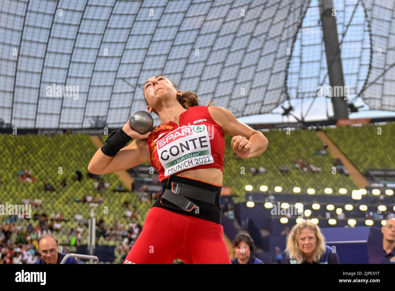 Monaco, Germania. 17th ago, 2022. MUNCHEN, GERMANIA - 17 AGOSTO: Claudia Conte di Spagna in gara nel Women's Heptathlon Shot messo ai Campionati europei di Monaco 2022 all'Olympiastadion il 17 agosto 2022 a Monaco, Germania (Foto di Andy Astfalck/BSR Agency) Credit: Orange Pics BV/Alamy Live News Foto Stock