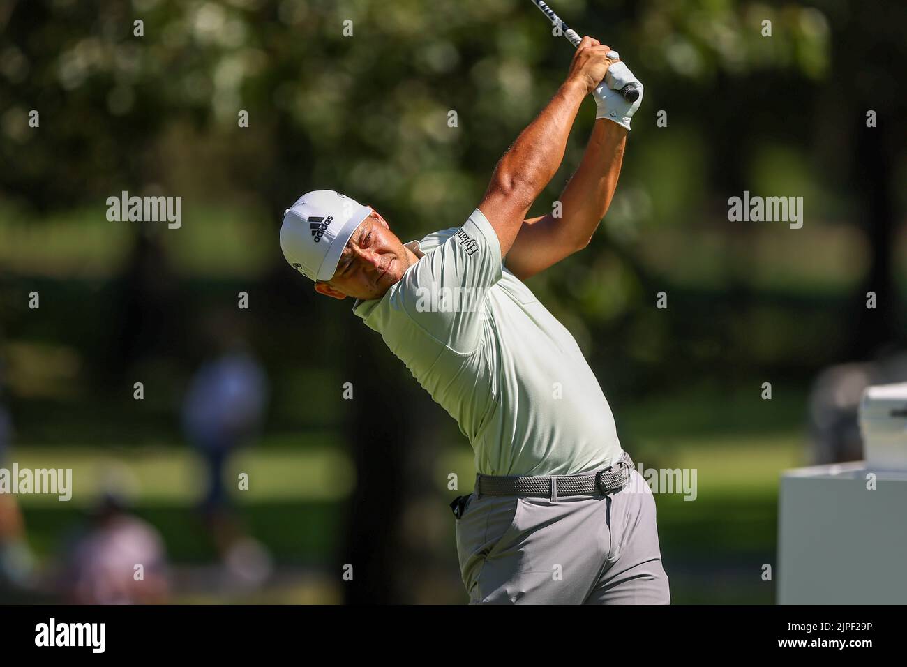 13 agosto 2022: Xander Schauffele tee off durante il terzo round del torneo di golf FedEx St. Jude Championship al TPC Southwind di Memphis, Tennessee. Terreno grigio Siegel/Cal Sport Foto Stock