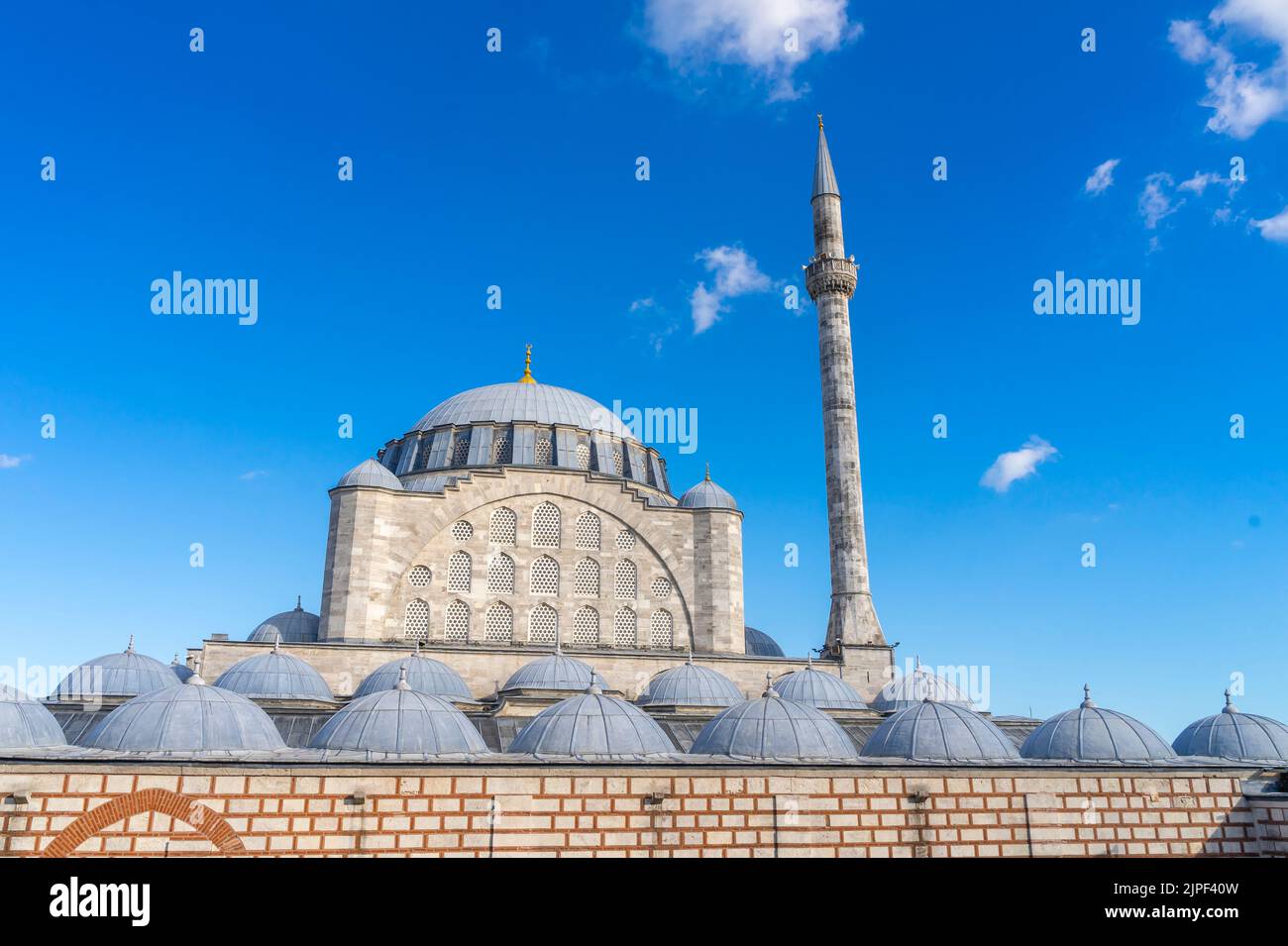 Moschea del Sultano di Mihrimah (Mihrimah Sultan Camii) - moschea ottomana costruita nel 1570. Architetto Mimar Sinan. Edirnekapı, Istanbul, Turchia Foto Stock