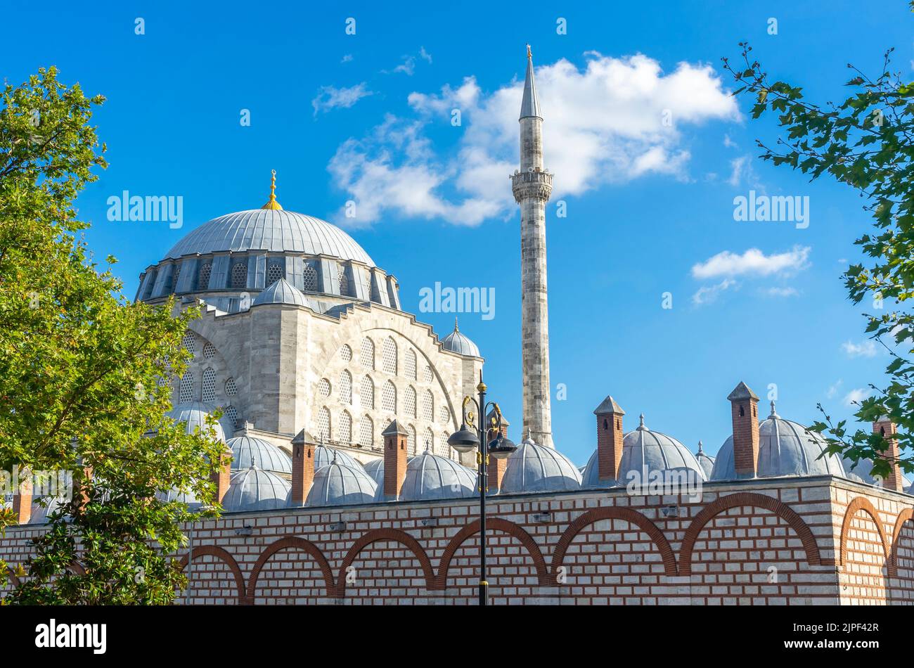 Moschea del Sultano di Mihrimah (Mihrimah Sultan Camii) - moschea ottomana costruita nel 1570. Architetto Mimar Sinan. Edirnekapı, Istanbul, Turchia Foto Stock