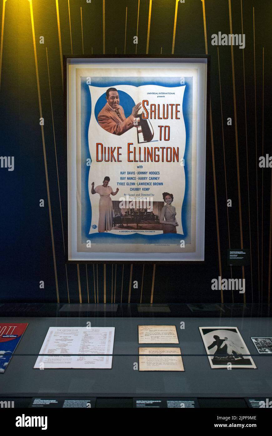 Poster con Duke Ellington in mostra all'esposizione "Regeneration: Black Cinema" presso l'Academy Museum of Motion Pictures di Los Angeles Foto Stock