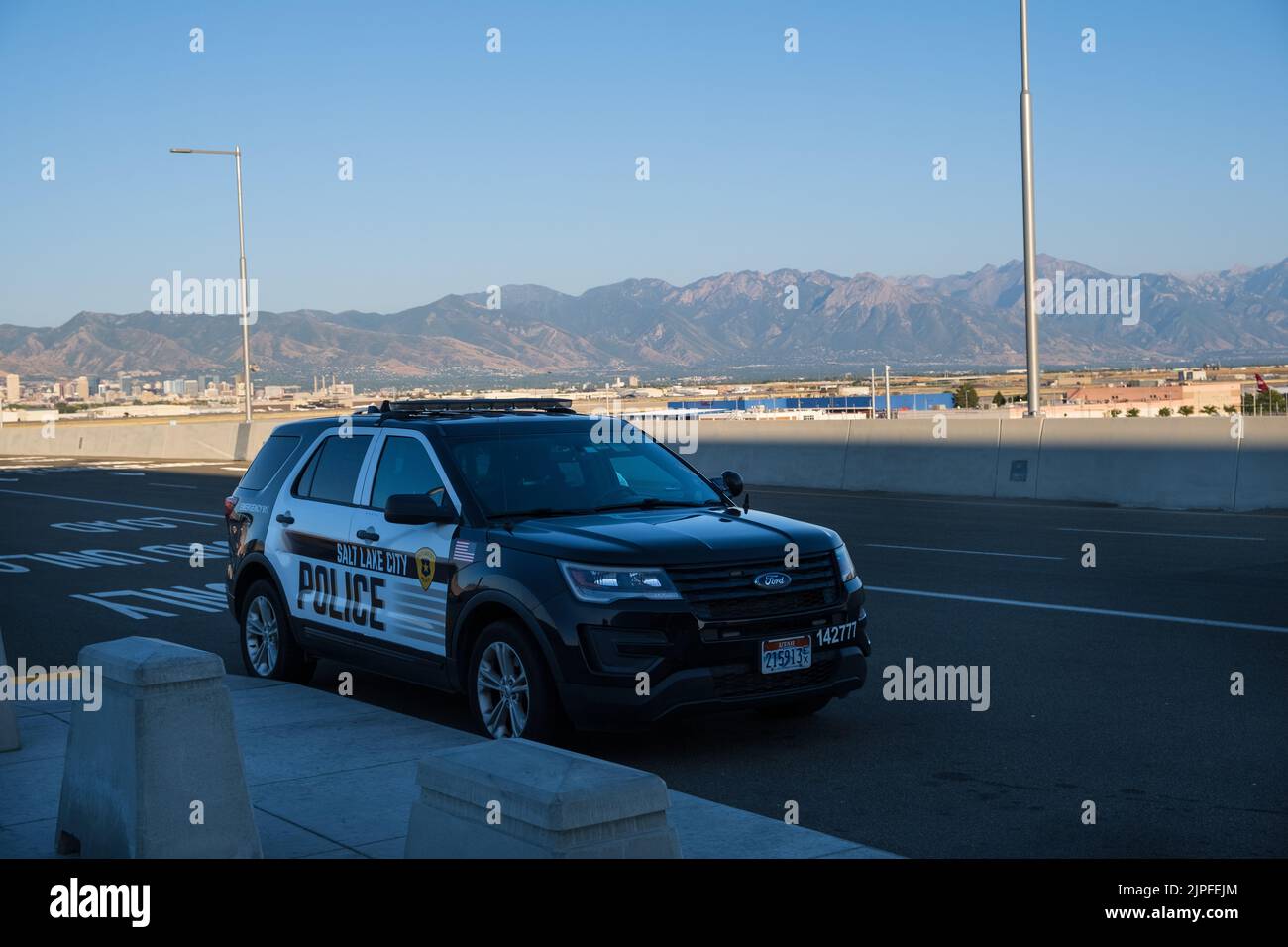 Auto della polizia di Salt Lake City di fronte alle montagne Foto Stock