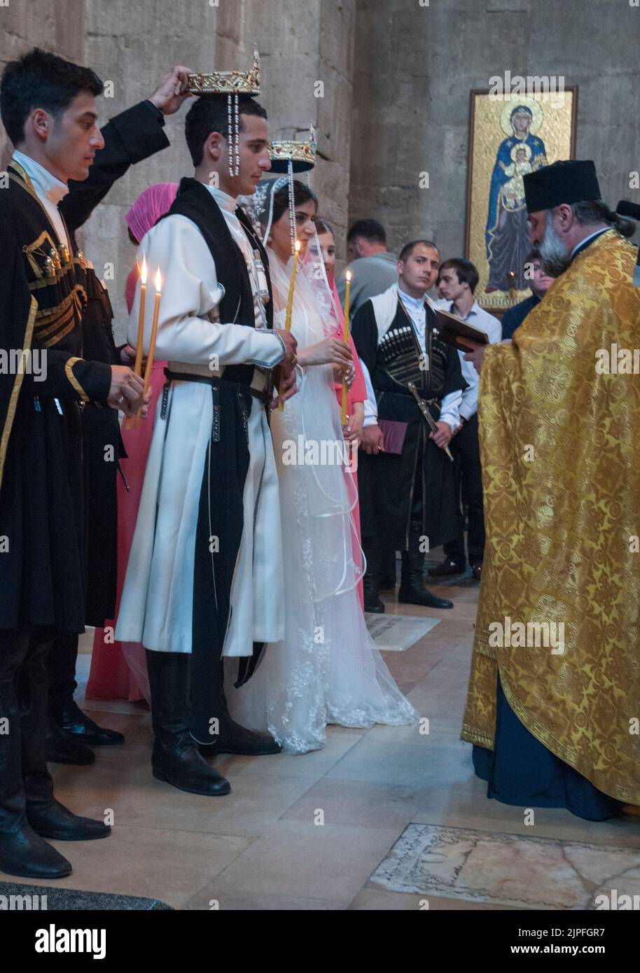 Matrimonio alla Cattedrale di Svetitskhoveli, Mtskheta, nella repubblica Caucasica di Georgia Foto Stock