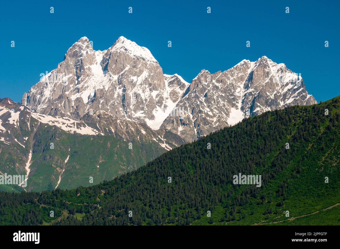 Monte Ushba (4700m) nelle montagne caucasiche della Georgia Foto Stock