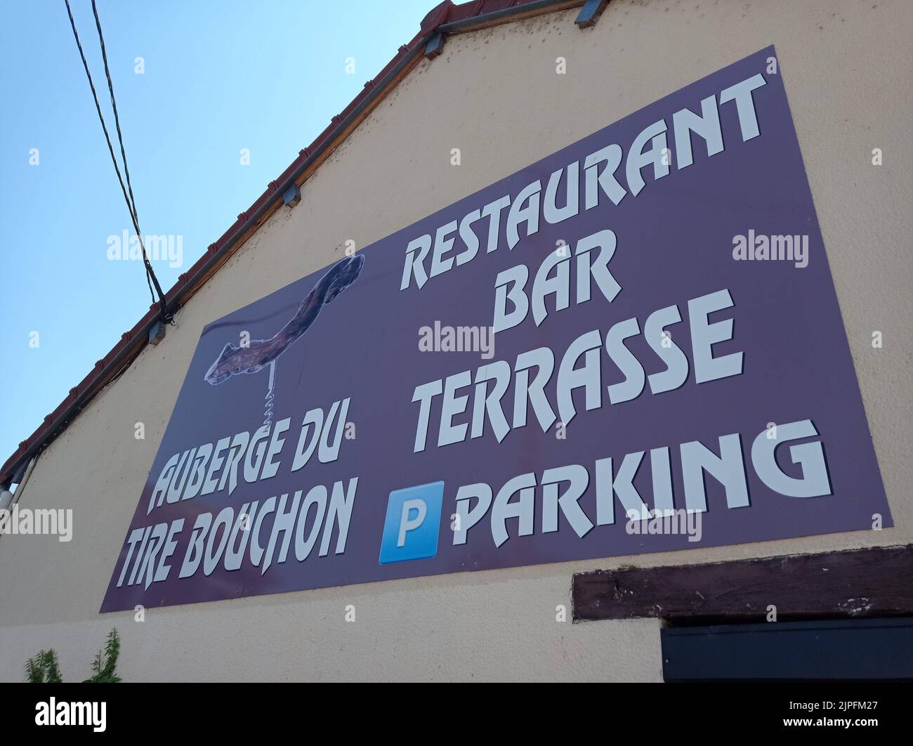 Publicité du Restaurant AUBERGE DU TIRE BOUCHON à Vallon en Sully, Francia Foto Stock