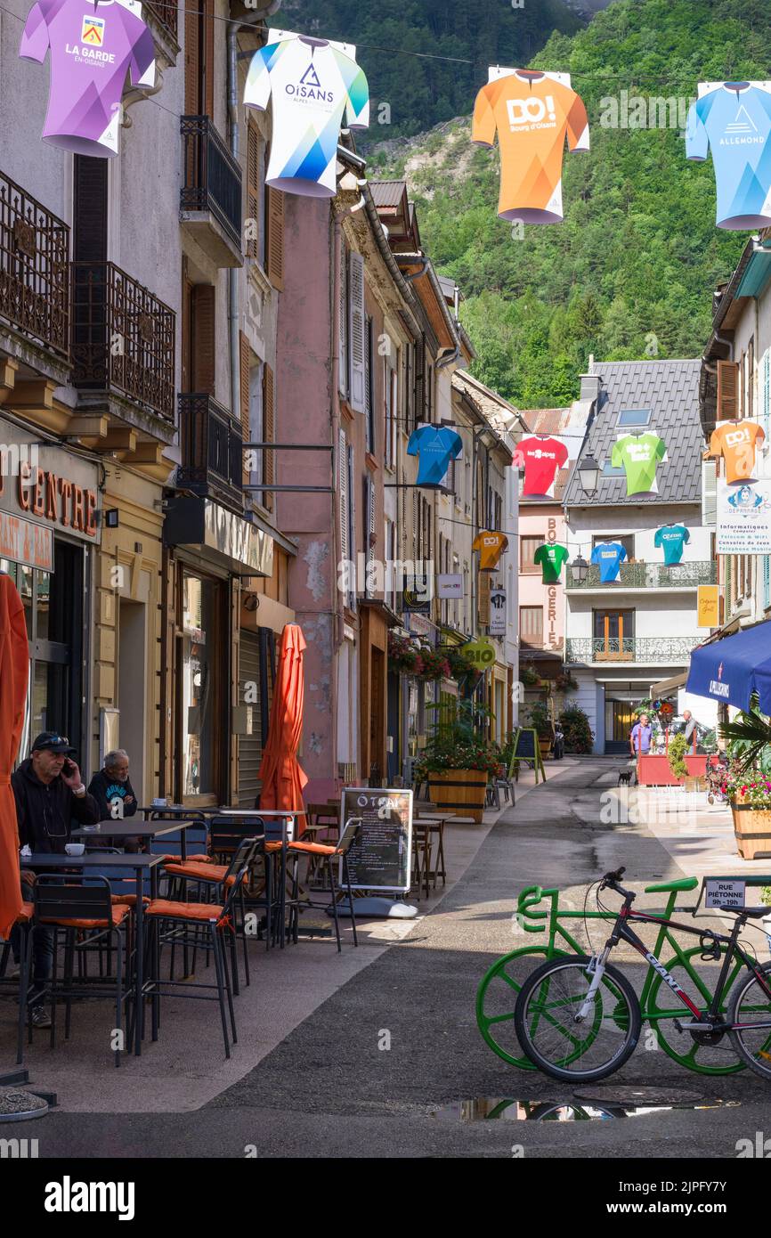 Le Bourg d'Oisans, città conosciuta per il Tour de France e come ingresso al Parco Nazionale dei Ecrins nelle Alpi francesi. Foto Stock