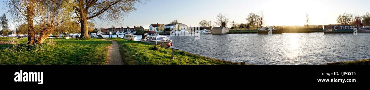 tardo pomeriggio sole fiume waveney beccles suffolk inghilterra Foto Stock