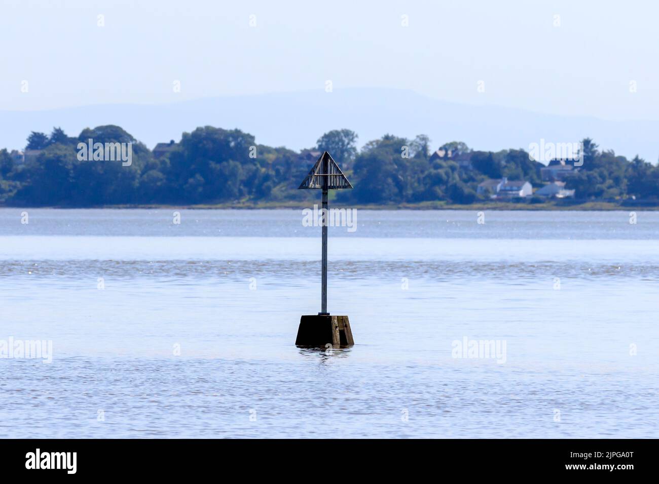 Indicatore di profondità dell'acqua all'estuario del Solway Firth con bassa marea Foto Stock