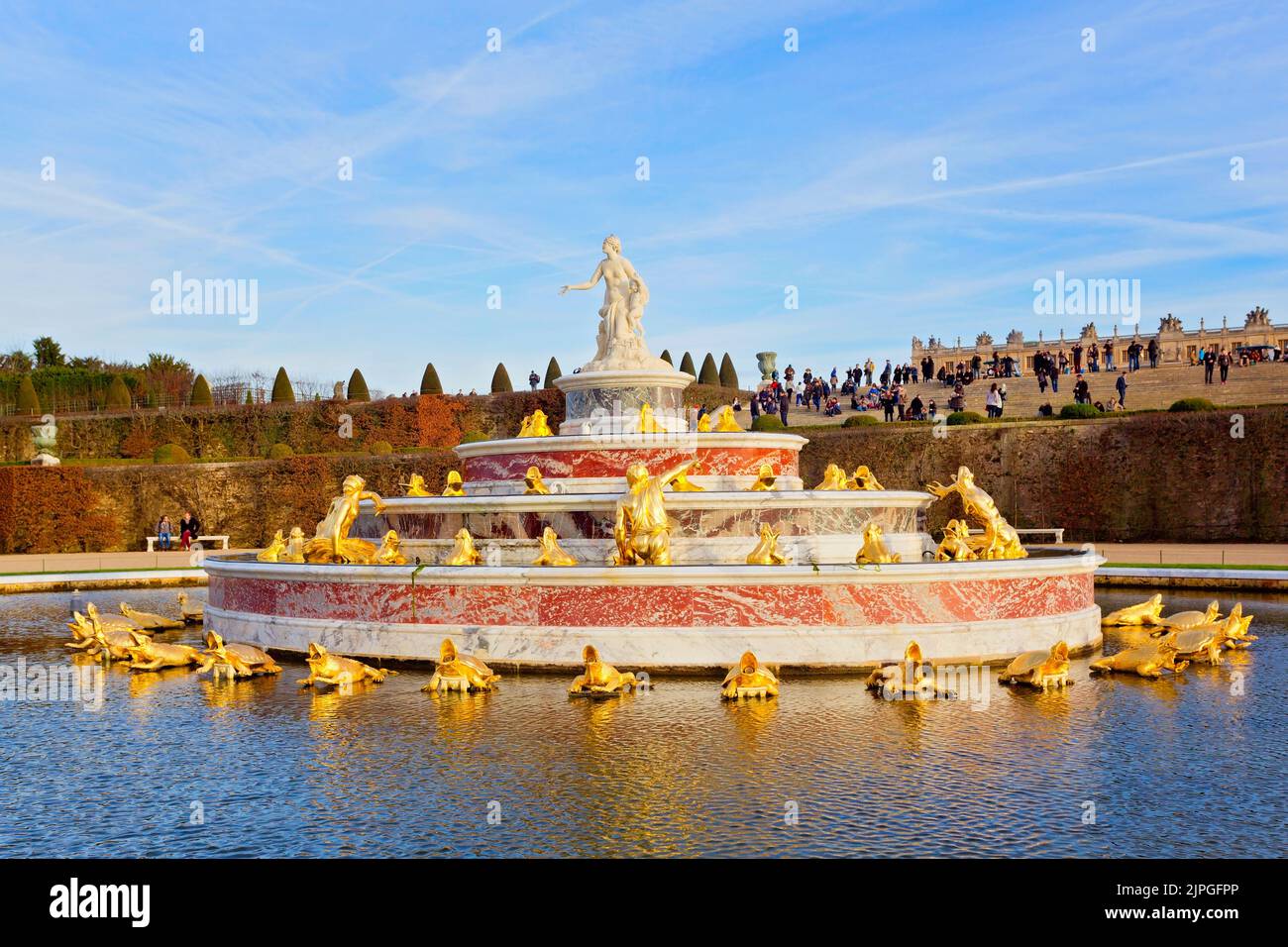 Fontana presso la Reggia di Versailles vicino a Parigi. Francia Foto Stock