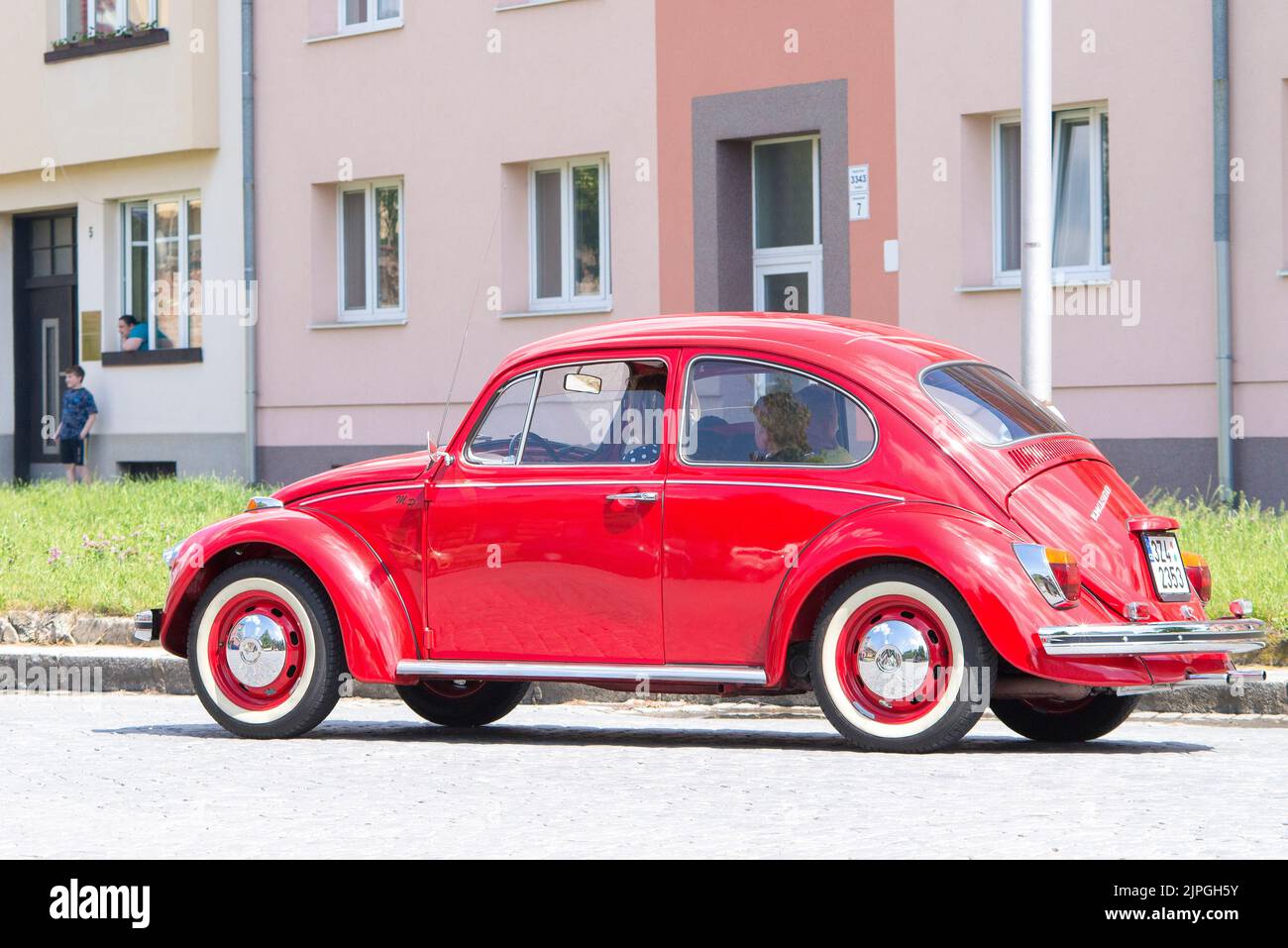 Prostejov Repubblica Ceca Maggio 20th 2018. Volkswagen Beatle modello durante la sfilata storica auto. Wolkswagen driwen in una strada. Foto Stock