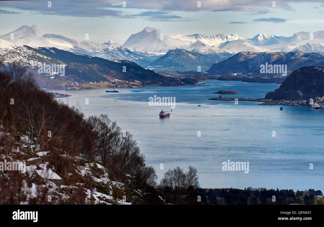 Vista verso Ålesund dal monte Godøy, Norvegia. Foto Stock