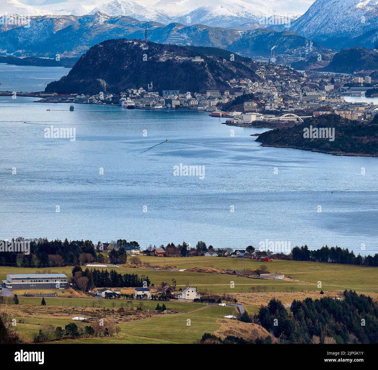 Vista verso Ålesund dal monte Godøy, Norvegia. Foto Stock