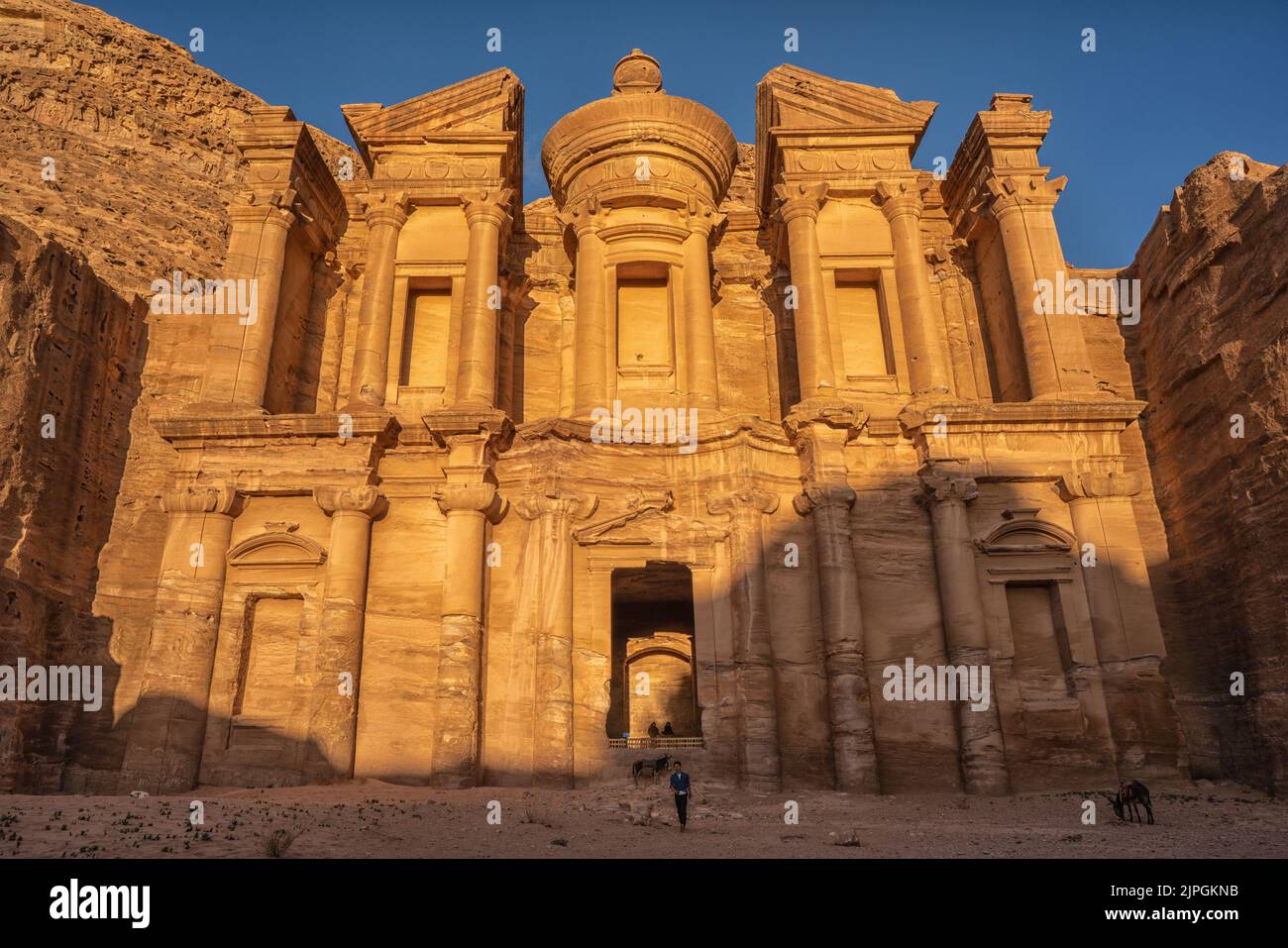 Di fronte al Monastero di Petra Foto Stock