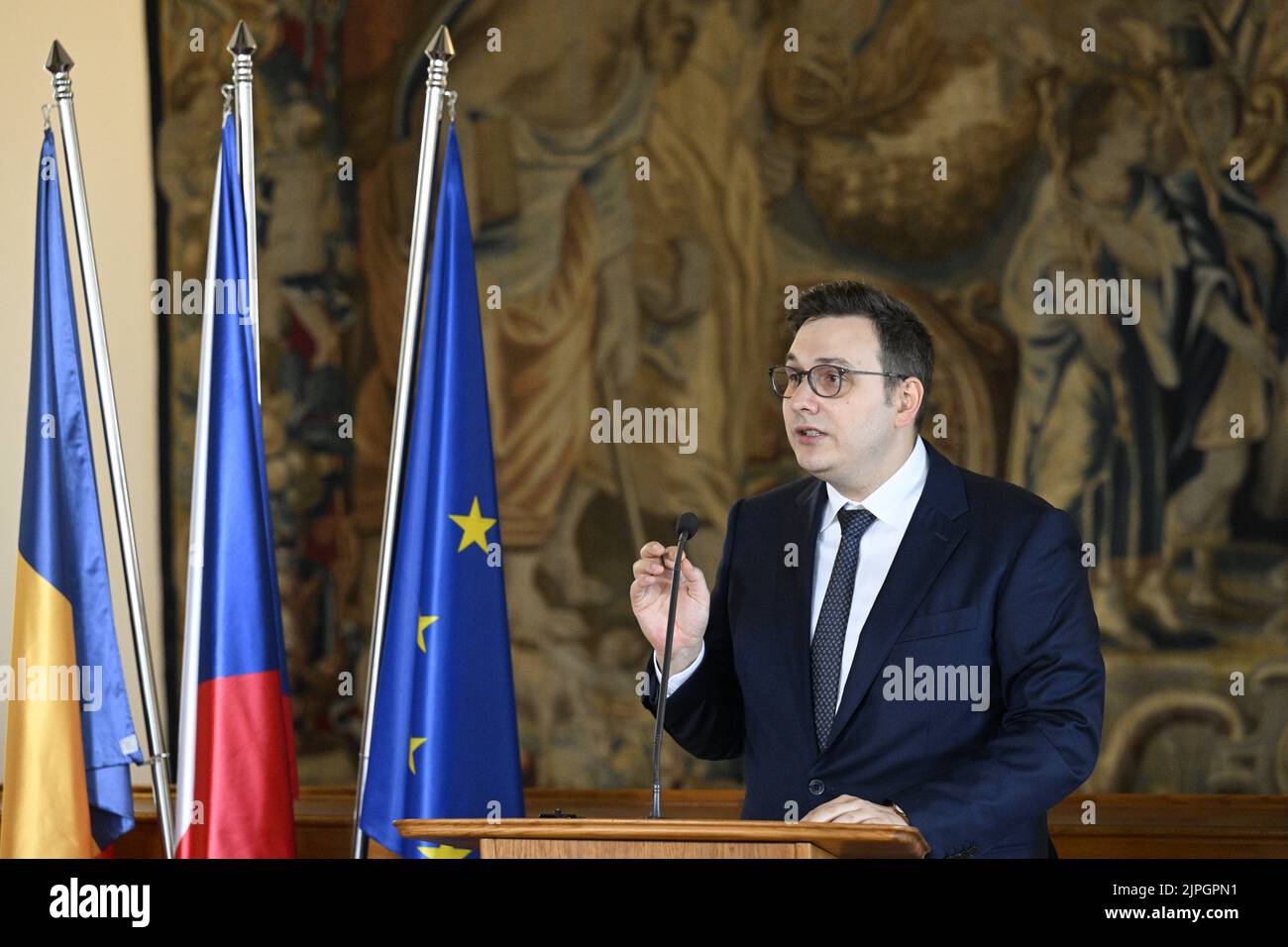 Praga, Repubblica Ceca. 18th ago, 2022. Il Ministro degli esteri Jan Lipavsky (Pirati), nella foto con il suo omologo rumeno Bohdan Aurescu, ha parlato durante la conferenza stampa dopo l'incontro sull'impatto della guerra in Ucraina, l'allargamento dell'UE e la cooperazione in materia di sicurezza a Praga, Repubblica Ceca, 18 agosto 2022. Credit: Michal Kamaryt/CTK Photo/Alamy Live News Foto Stock