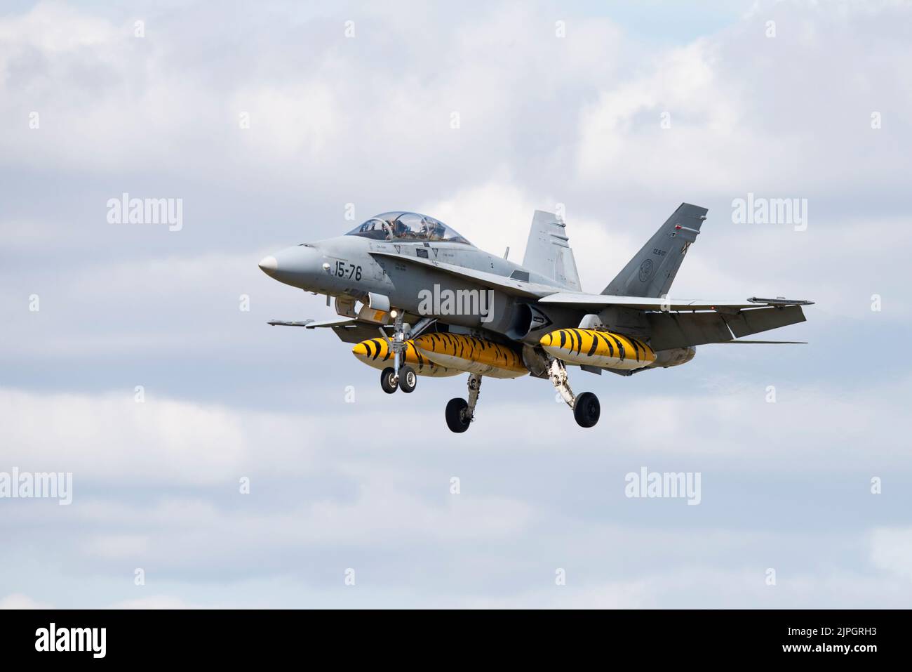 McDonnell Douglas EF-18B Hornet Multirole Military Jet dalla 15th Wing, Saragozza arriva a RAF Fairford nel Regno Unito per la RIAT Foto Stock McDonnell Douglas EF-18B Hornet Multirole Military Jet dalla 15th Wing, Saragozza arriva a RAF Fairford nel Regno Unito per la RIAT Foto Stock