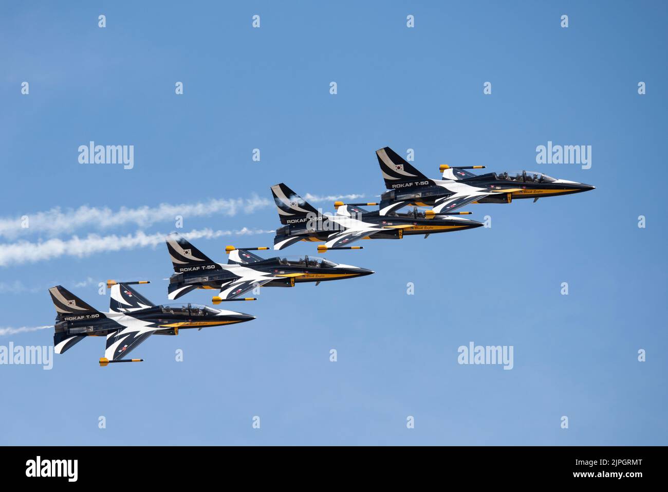Quattro jet trainer militari della Korean Air Force T50 Golden Eagle volano in una formazione estremamente ravvicinata mentre si esibono al Royal International Air Tattoo Foto Stock