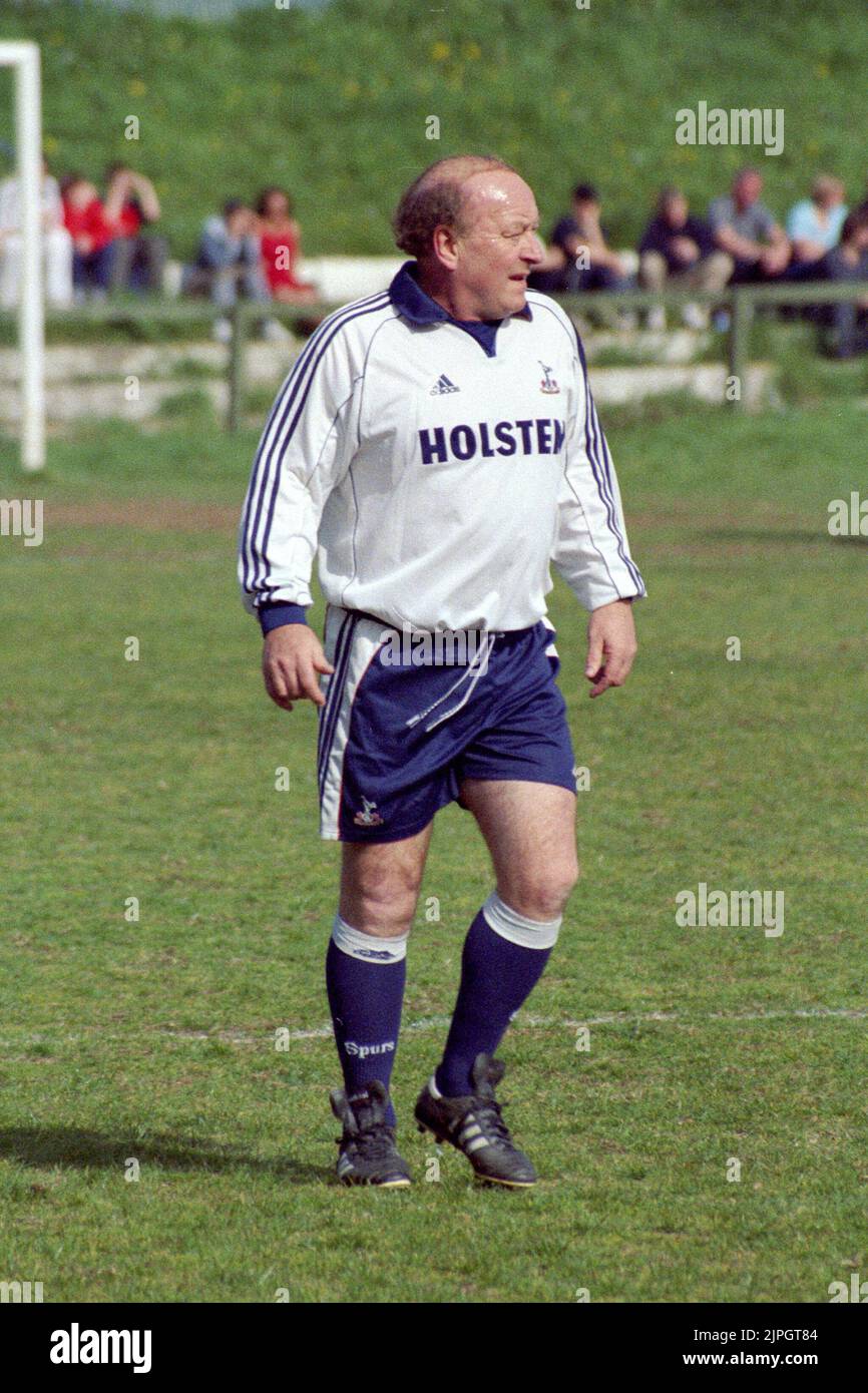 Ralph Coates ha 56 anni, un ex calciatore di Burnley, Tottenham e Inghilterra, giocando in una ex squadra di Tottenham a Wealdstone nel 2002 Foto Stock Ralph Coates ha 56 anni, un ex calciatore di Burnley, Tottenham e Inghilterra, giocando in una ex squadra di Tottenham a Wealdstone nel 2002 Foto Stock