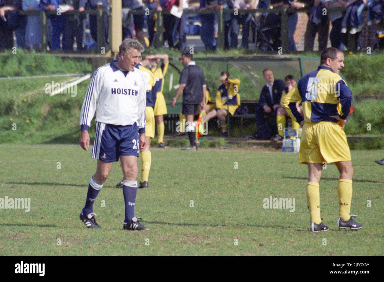 Martin Chivers di 57 anni, ex Southampton, Tottenham Hotspur e giocatore inglese che gioca in una ex squadra di Tottenham nel 2002 Foto Stock Martin Chivers di 57 anni, ex Southampton, Tottenham Hotspur e giocatore inglese che gioca in una ex squadra di Tottenham nel 2002 Foto Stock