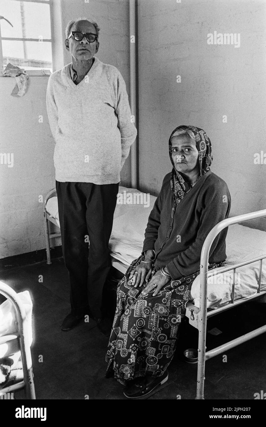 Rifugiati ugandesi asiatici a Plasterdown Camp Dartmoor Devon marito una moglie nella loro stanza 1972 Foto Stock