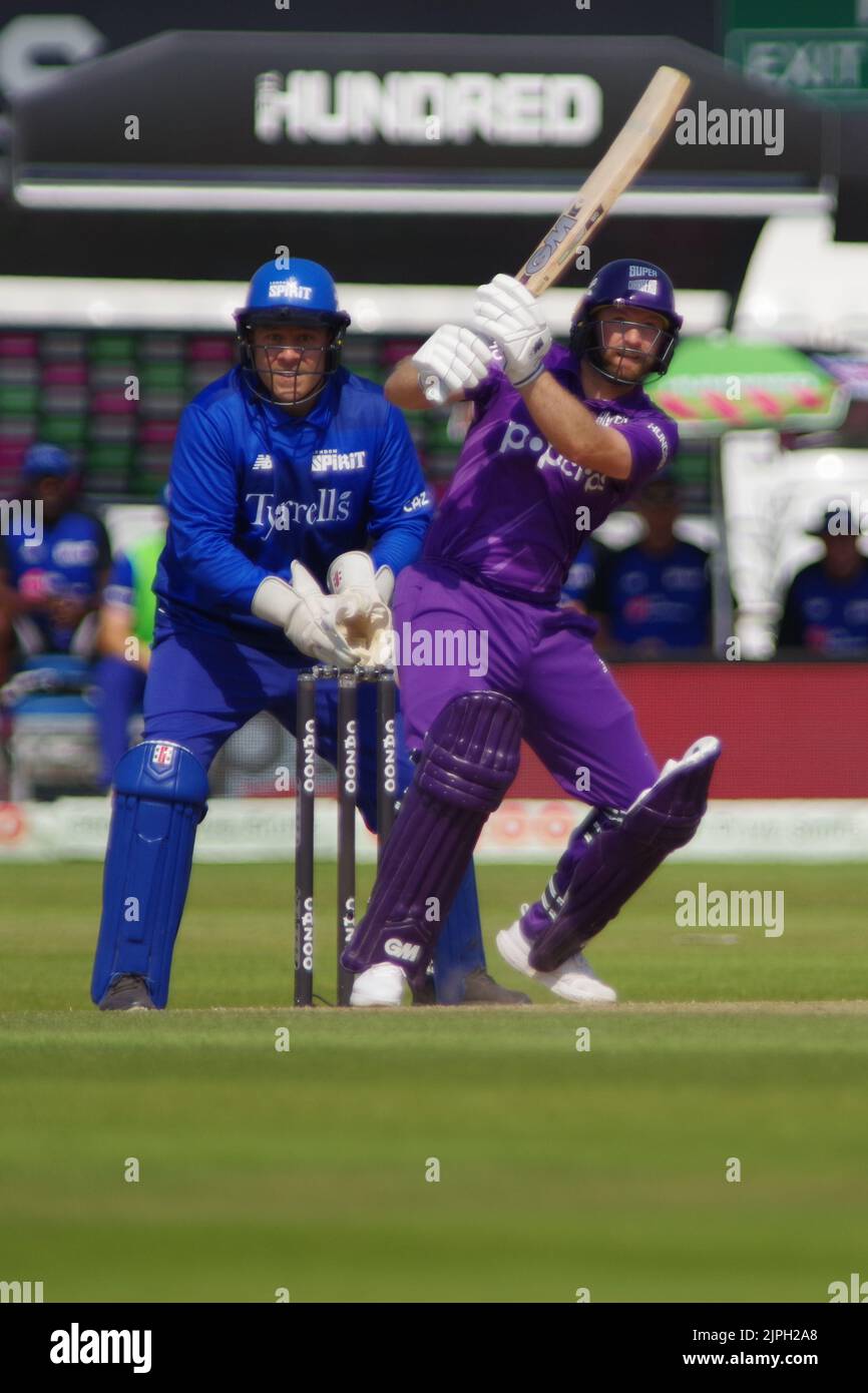 Leeds, Inghilterra, 14 agosto 2022. Adam Lyth battendo per i Superchargers del Nord contro London Spirit in The Hundred a Headingley. Credito: Colin Edwards Foto Stock