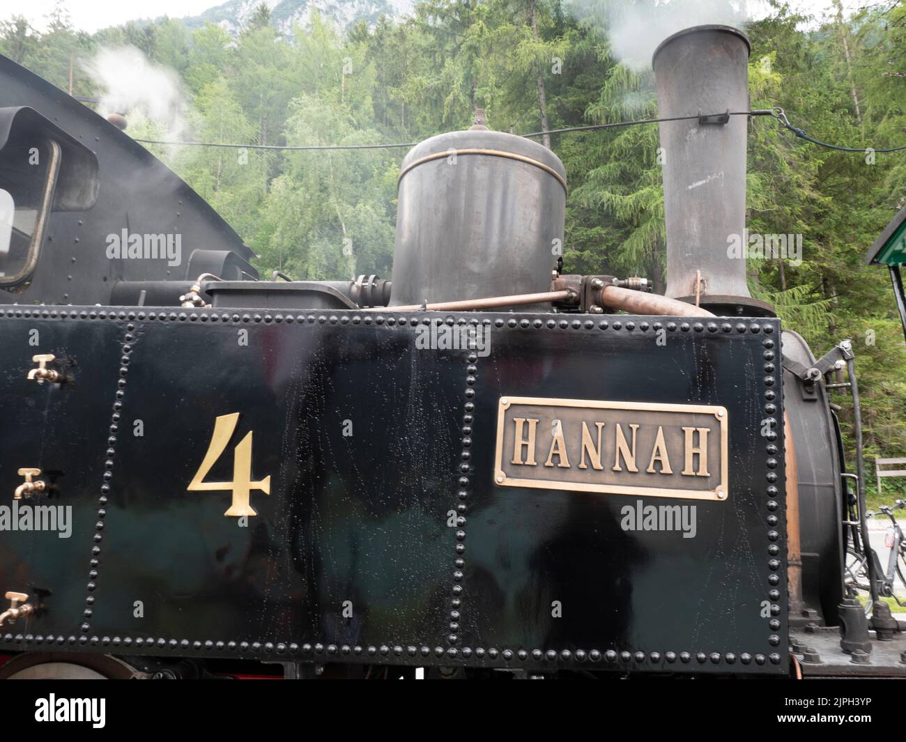 Si tratta del famoso treno a vapore della ferrovia a cremagliera con la sua attrazione turistica vintage che opera da Jenbach al panoramico lago Achensee Foto Stock