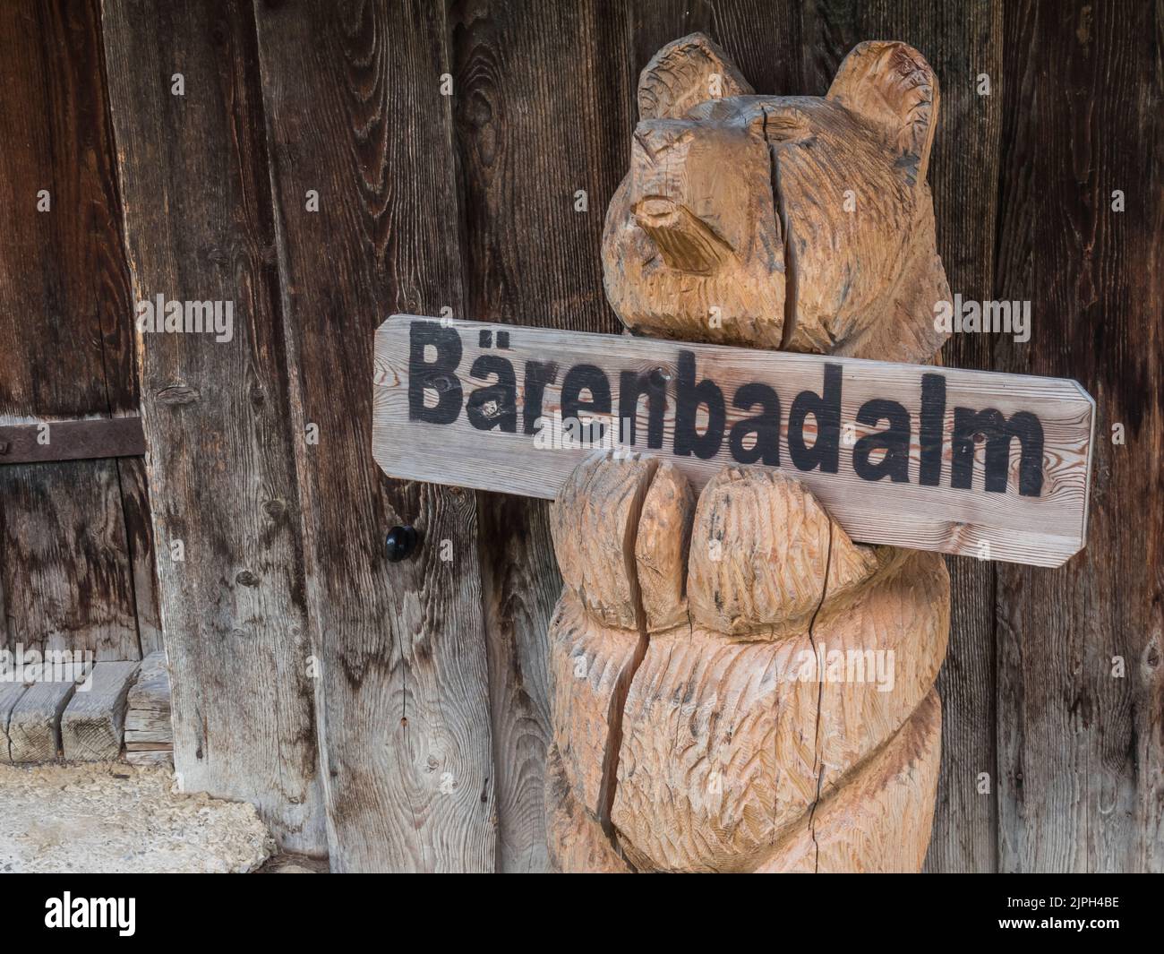 Questa immagine è della fattoria Barenbadalm non lontano dalla funivia Karwendel Bergbahn è popolare tra i viaggiatori di un giorno da Pertisau sul lago Achensee Foto Stock