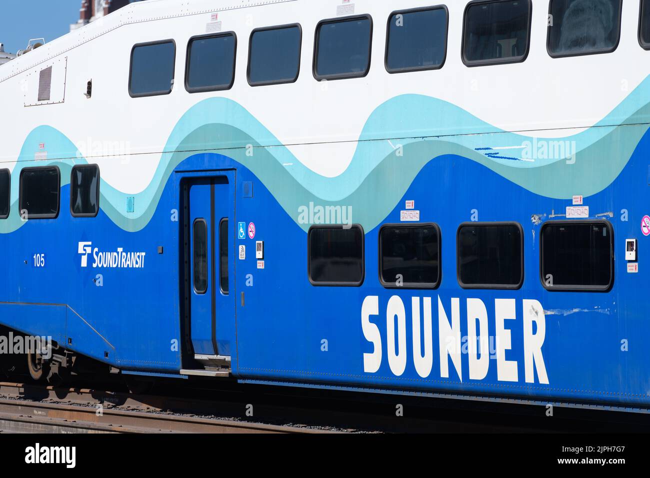 Seattle - 14 agosto 2022; chiusura di Sound Transit Sounder Train logo e marchio WAVE Foto Stock