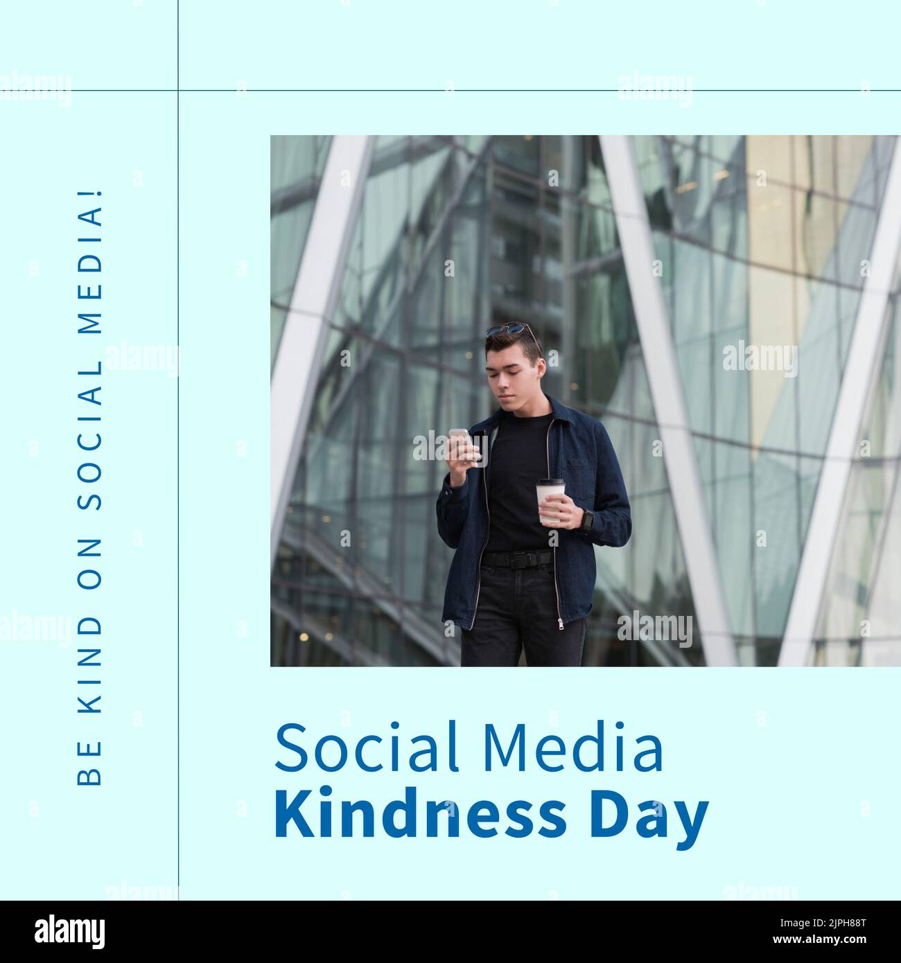 Giovane asiatico con caffè in tazza utilizzando smartphone in città, social media gentilezza testo giorno Foto Stock