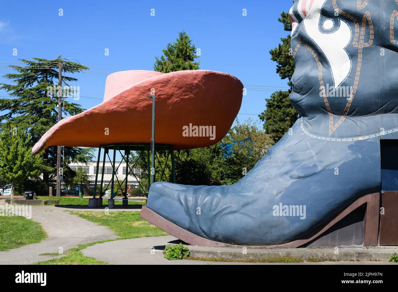 Seattle - 14 agosto 2022; Oxbow Park nel quartiere Georgetown di Seattle con Icon Hat e Boots Foto Stock