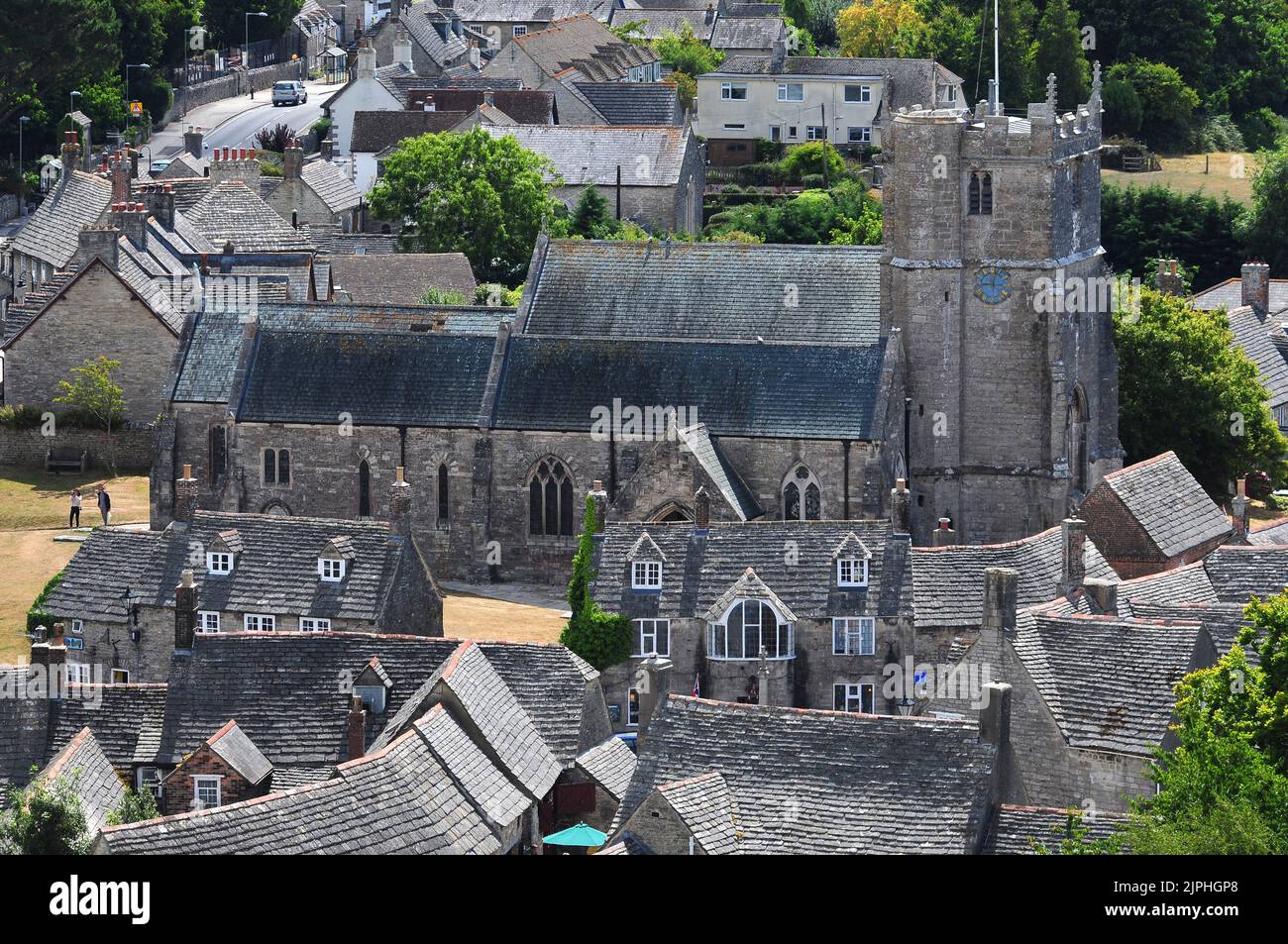 Chiesa di San Edoardo, re e Martire nel villaggio del castello di Corfe a Purbeck, Dorset orientale, Regno Unito Foto Stock