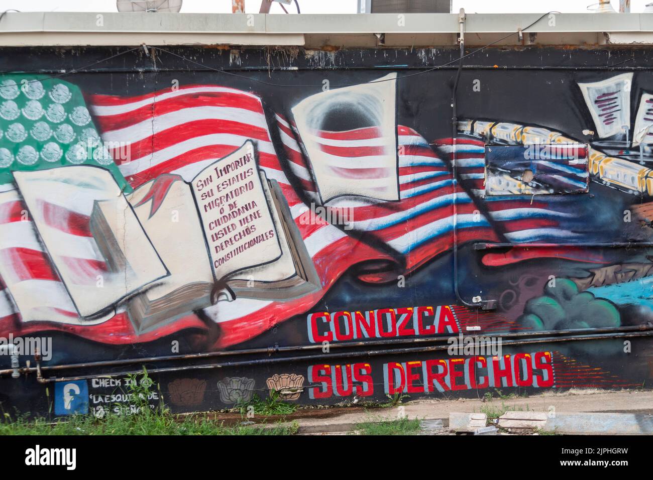 Wichita, Kansas - Un murale sulla parete di un negozio nel quartiere a nord di Wichita, a predominanza di Latino, ricorda agli immigrati di 'conoscere i vostri diritti'. Il Foto Stock
