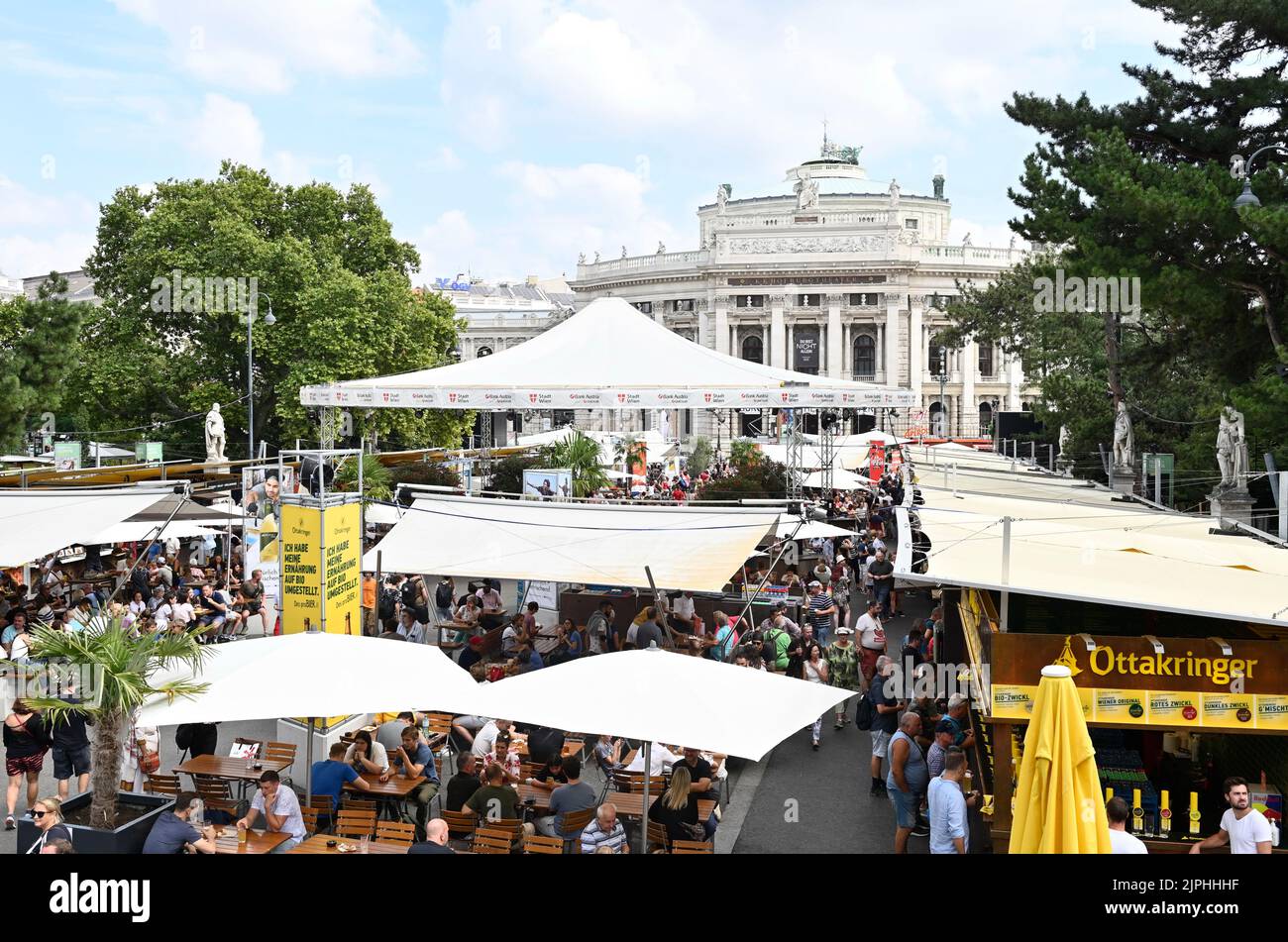 Vienna, Austria. Festival del cinema 2022 a Vienna in Piazza del Municipio Foto Stock