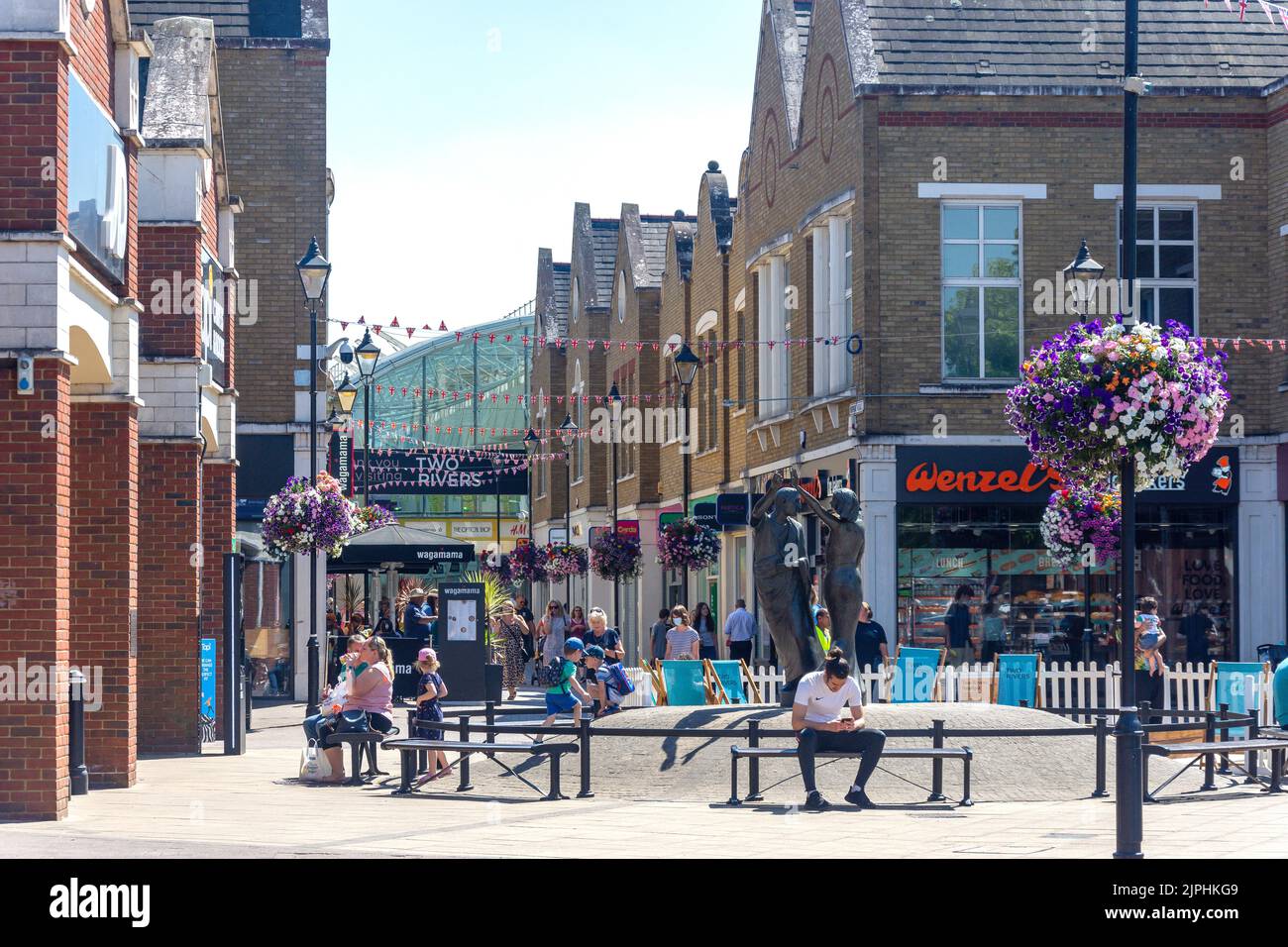 Church Street, Two Rivers Shopping Centre, Staines-upon-Thames, Surrey, Inghilterra, Regno Unito Foto Stock